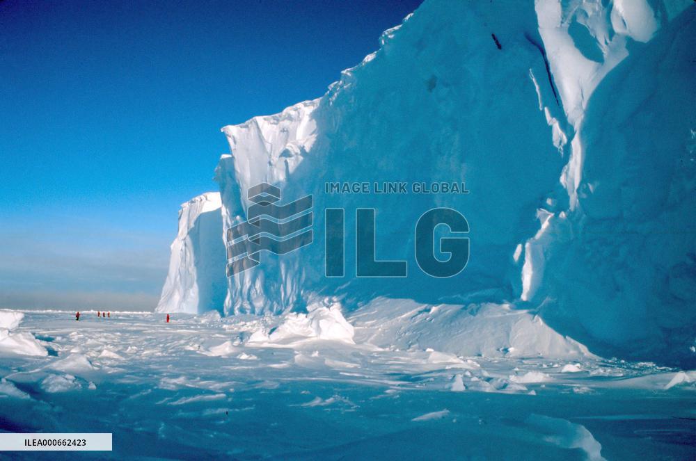(1)Kyoto protocol to prevent global warming goes into effect
