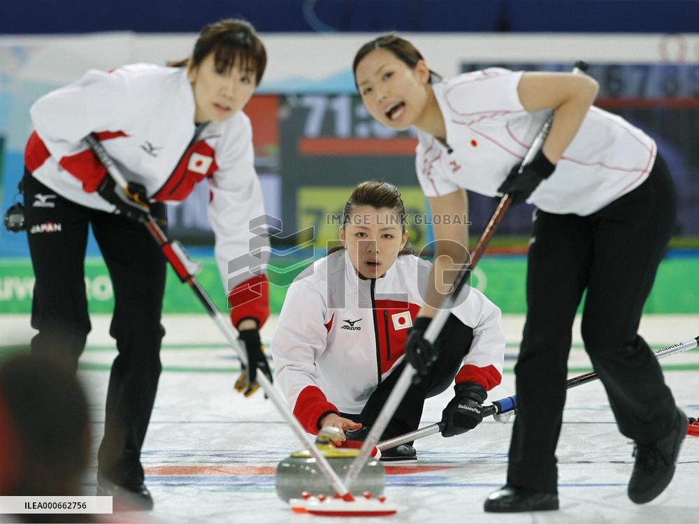 Japan curling team loses to China