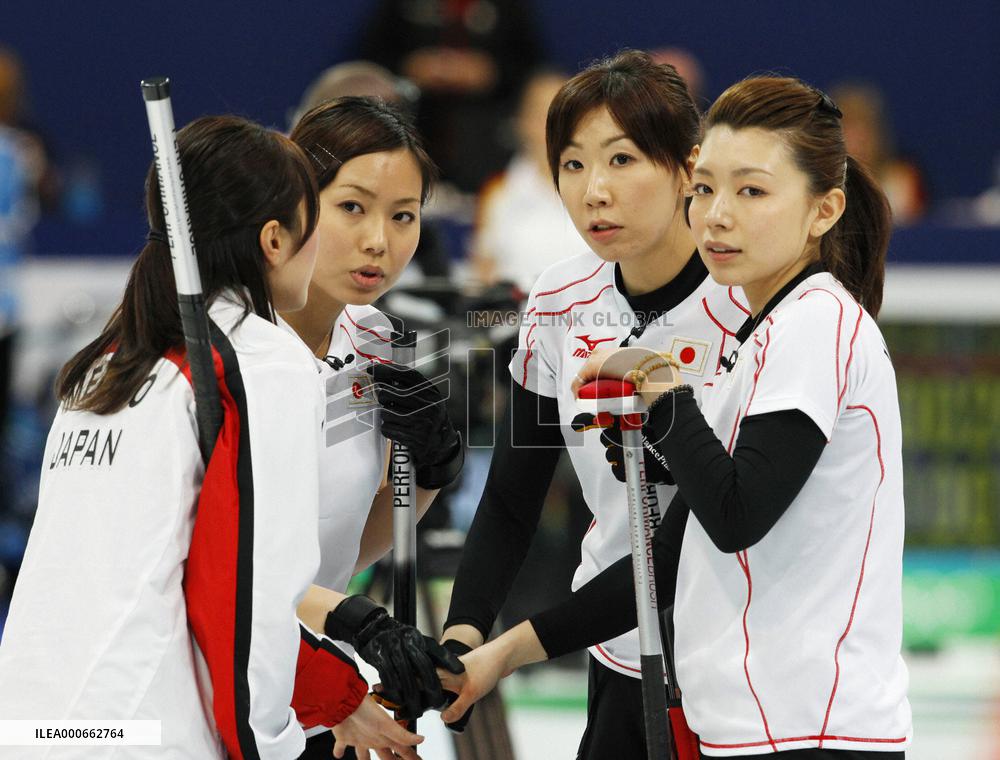 Japan curling team loses to China