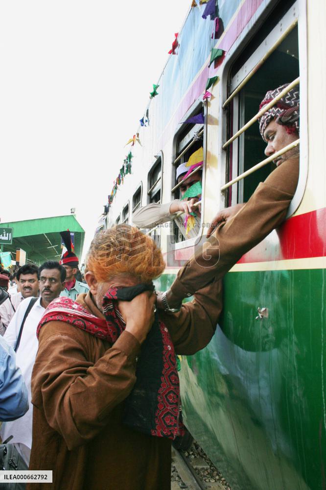 India, Pakistan resume train link after 40 years