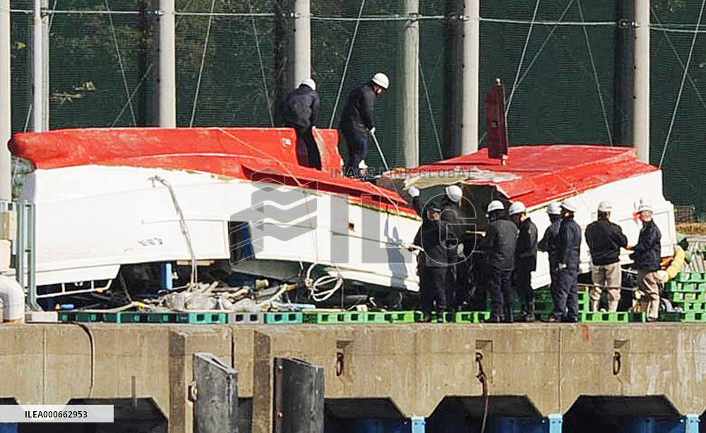 Suspicion raised over apparent inaction by destroyer before coll