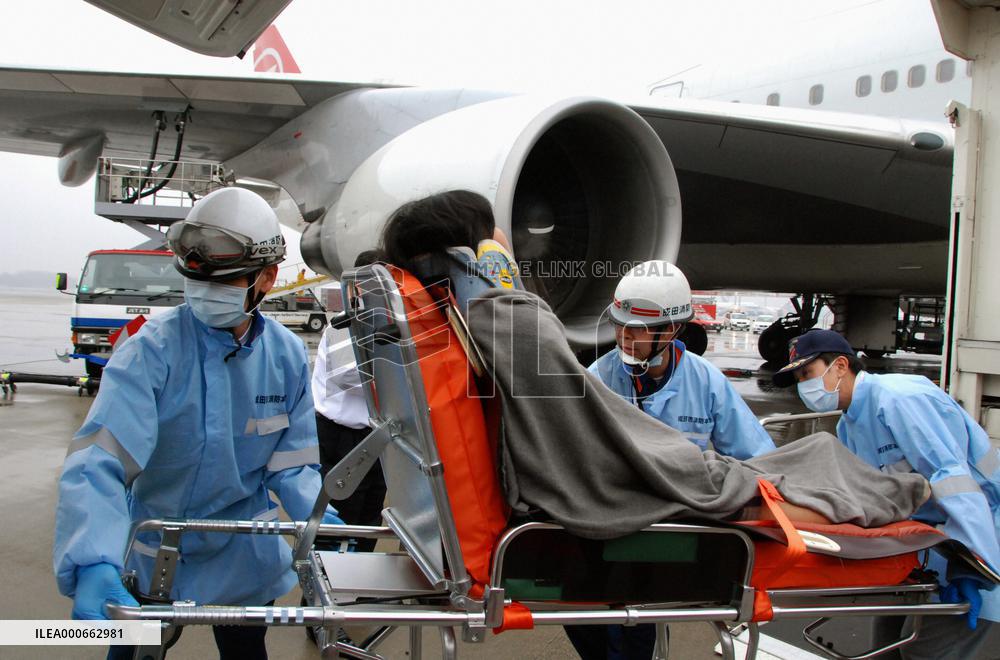 (CORRECTED)43 injured on Northwest Airlines plane due to turbule