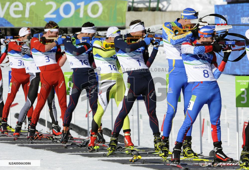 Russia's Ustyugov wins men's 15-km mass start biathlon