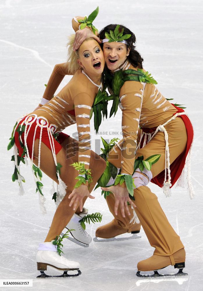 Russia's Domnina, Shabalin 3rd in original dance of ice dance