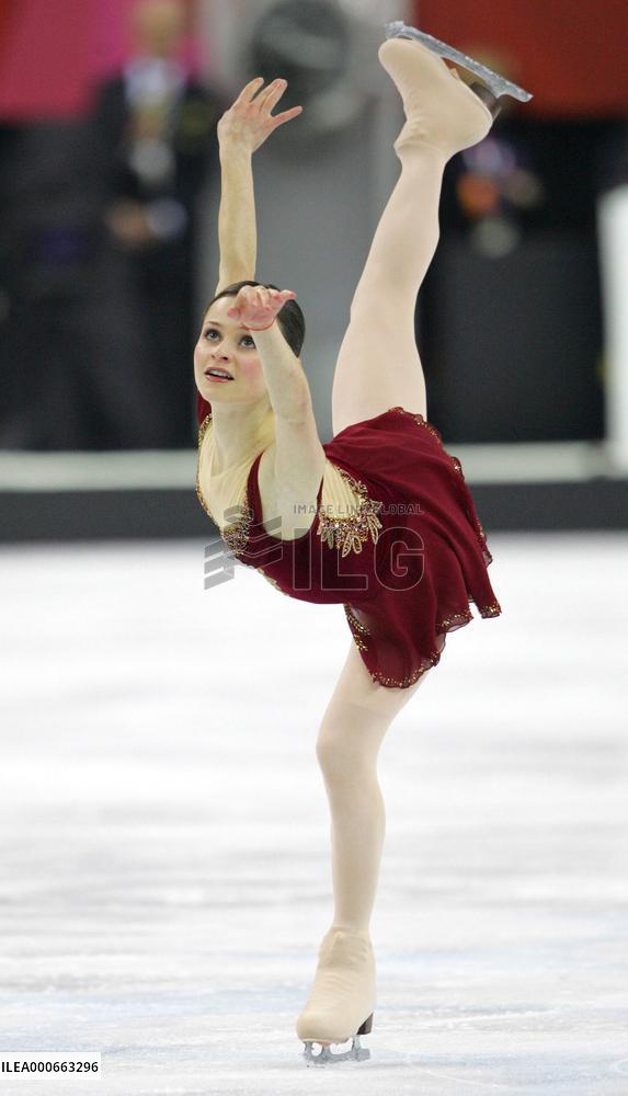American Cohen wins silver in figure skating