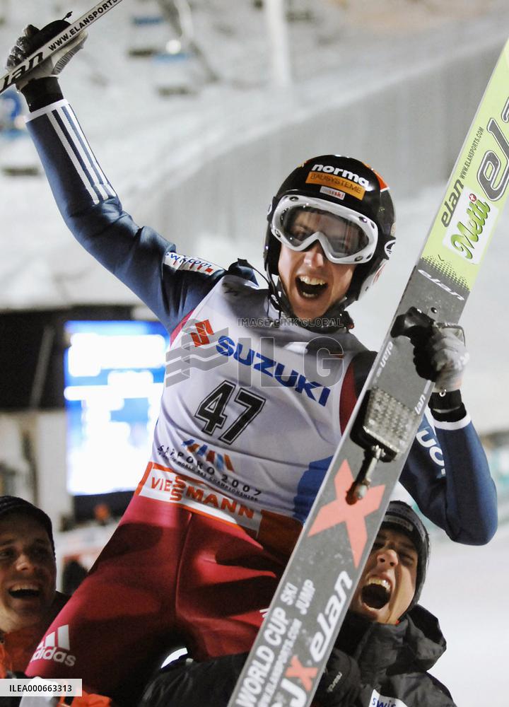 Ammann grabs gold in large hill in Sapporo