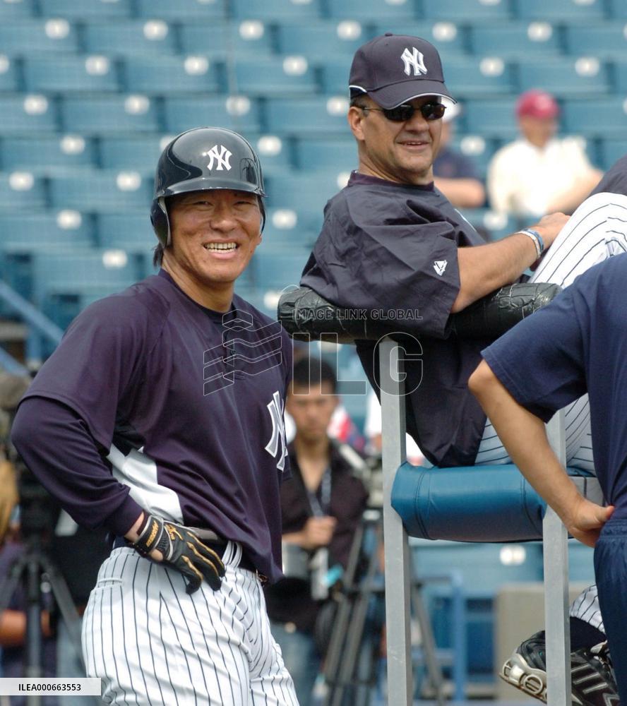 Yankees' Matsui in batting practice