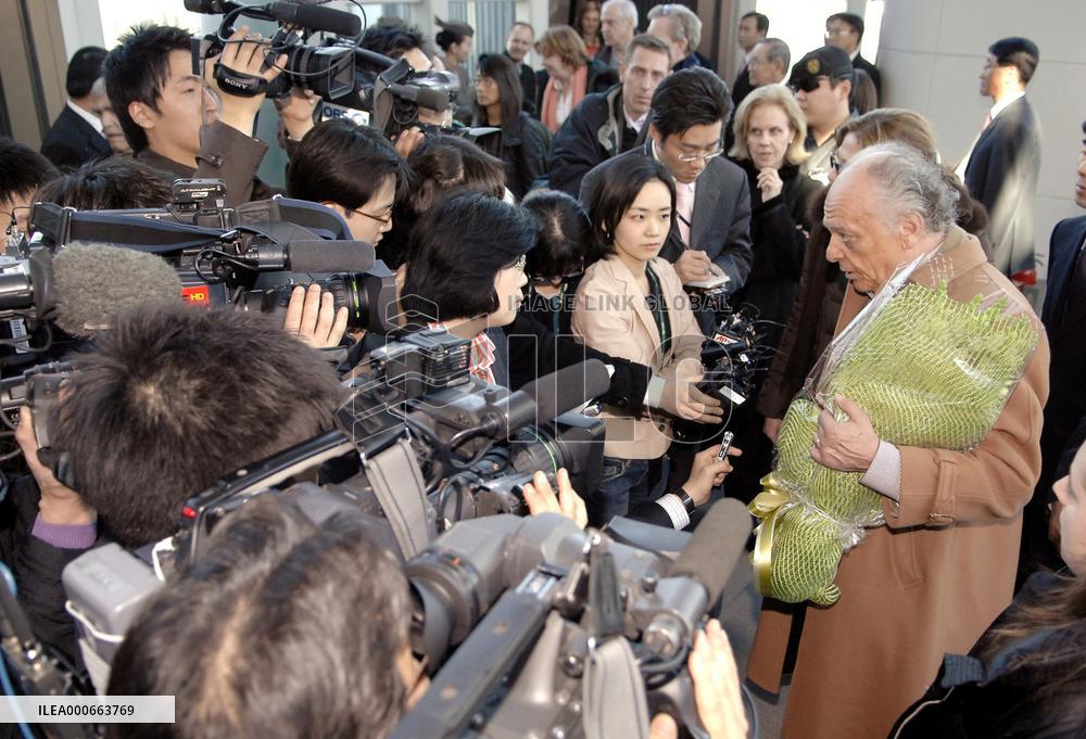 New York Philharmonic arrives in Seoul