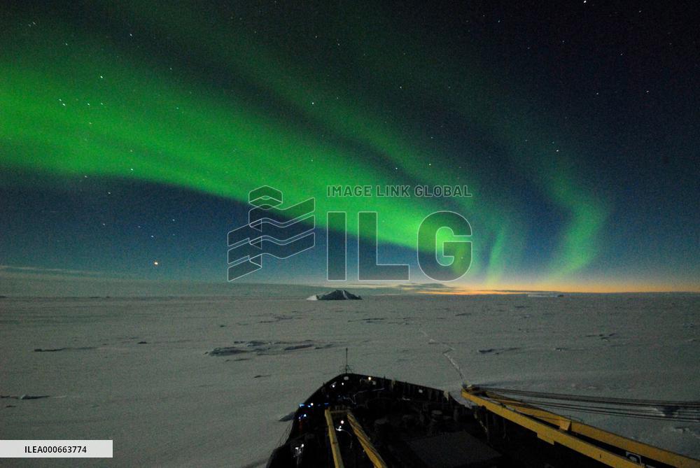 Aurora observed by icebreaker Shirase