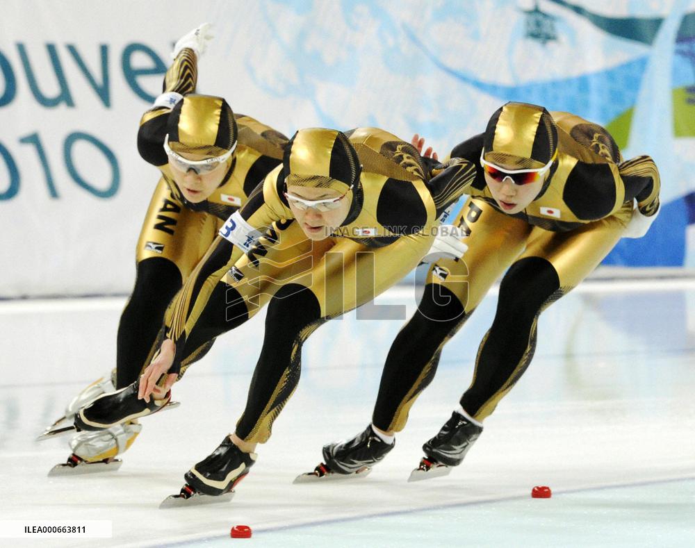 Japan wins women's speed skating team pursuit silver medal