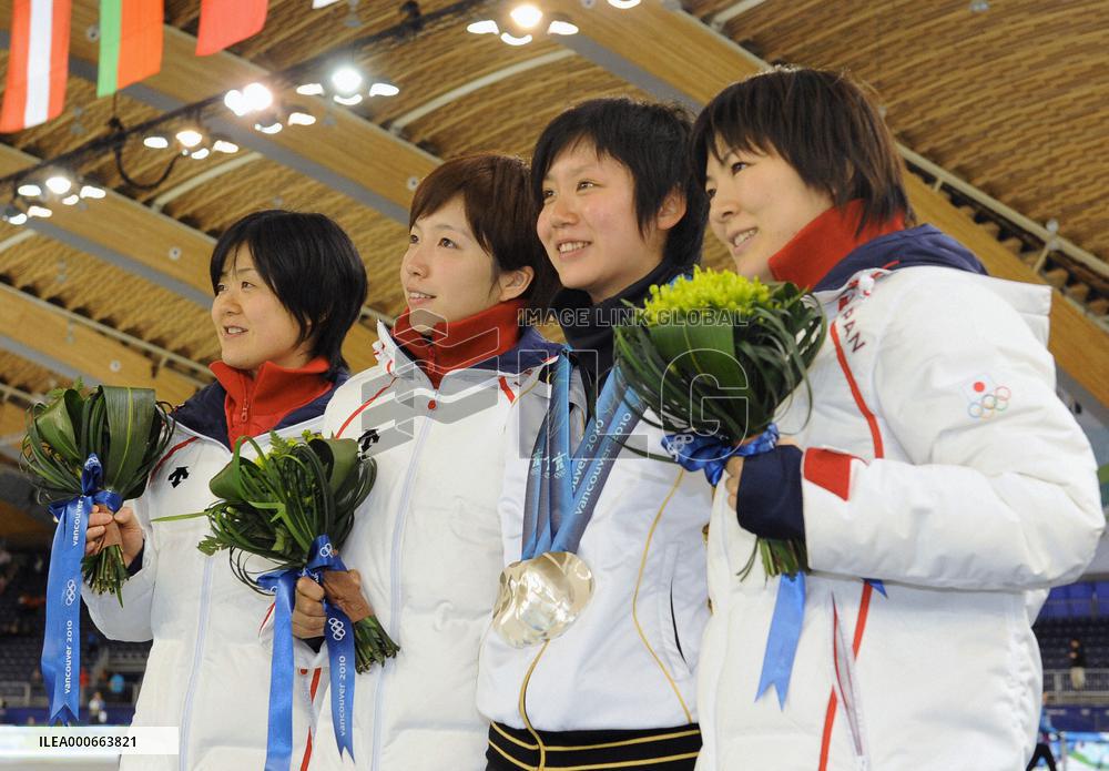 Japan wins women's speed skating team pursuit silver medal