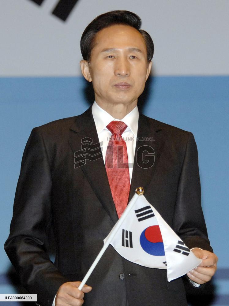 S. Korea president calls for future-oriented ties with Japan