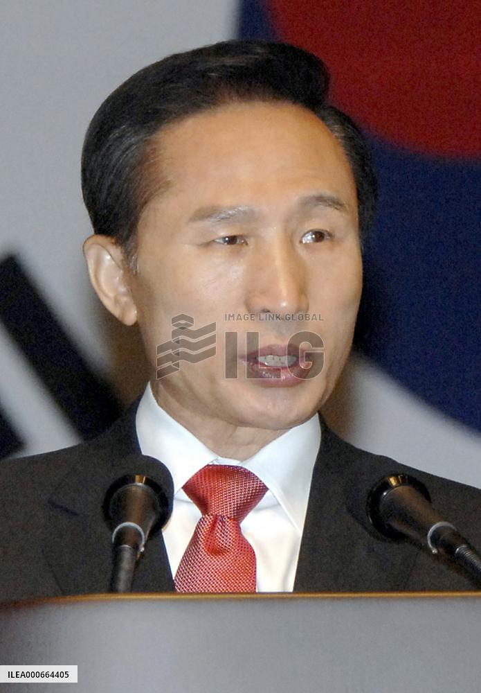 S. Korea president calls for future-oriented ties with Japan