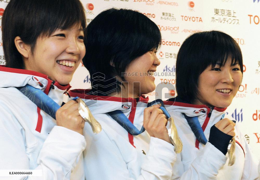 Japan's sivler medalist skaters speak at press conference