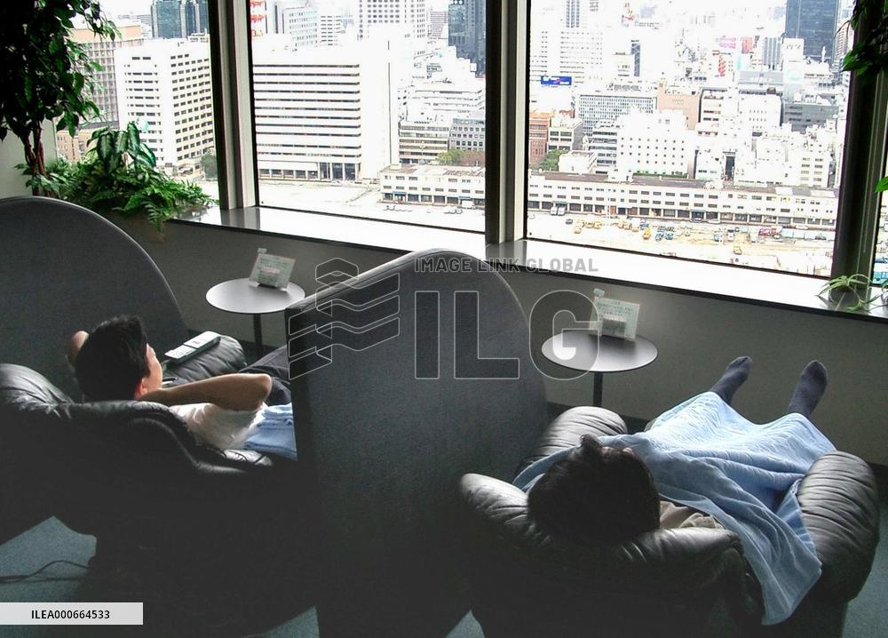 Many employees take nap during lunch break