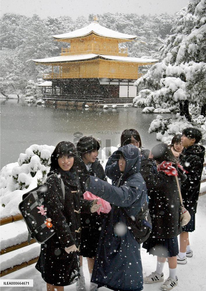 1st Michelin 'Green Guide' for Japan to debut Mon.