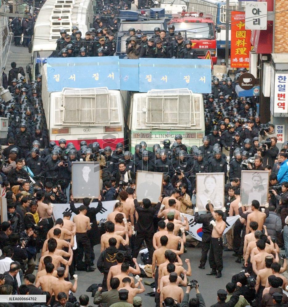 (2)Koreans protest Shimane Prefectural Assembly move