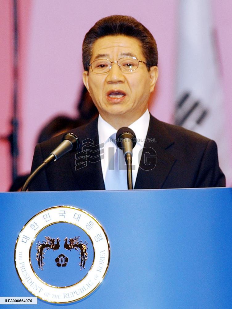 S. Korean President Roh urges Japan to apologize for past histor