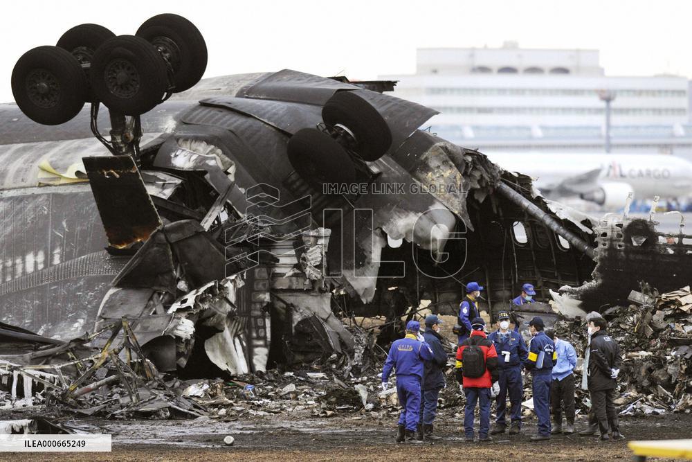 FedEx cargo plane crash-lands at Narita airport, 2 dead