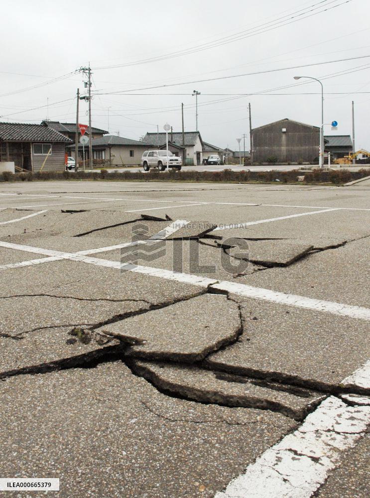 M6.9 quake jolts central Japan, 1 dead, more than 130 injured