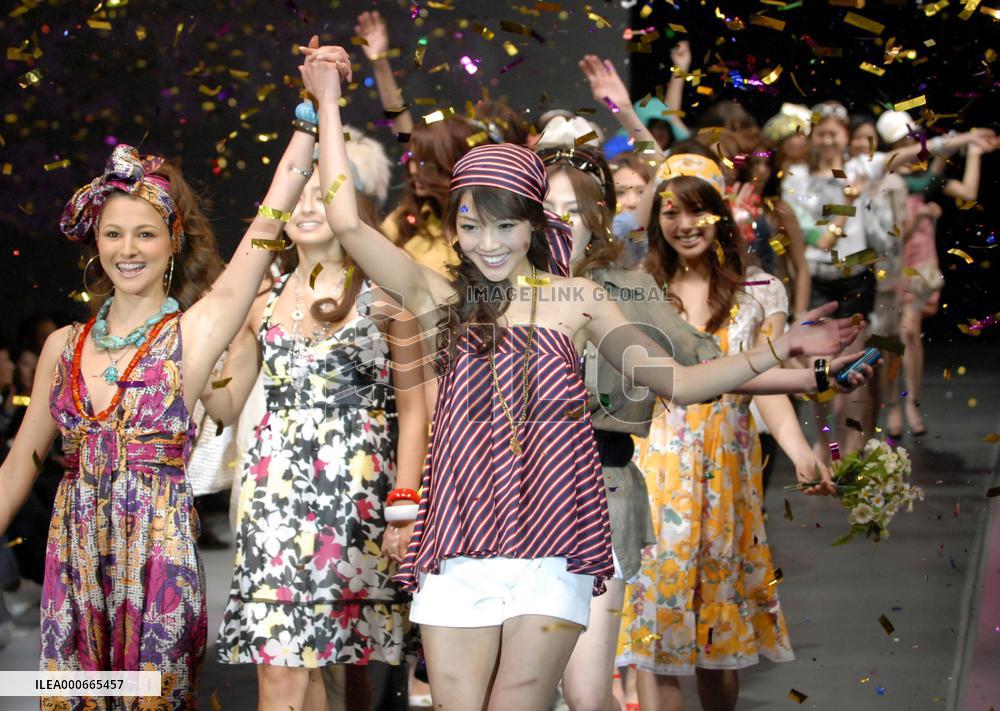 ''Tokyo Girls Collection'' on display at Beijing fashion show