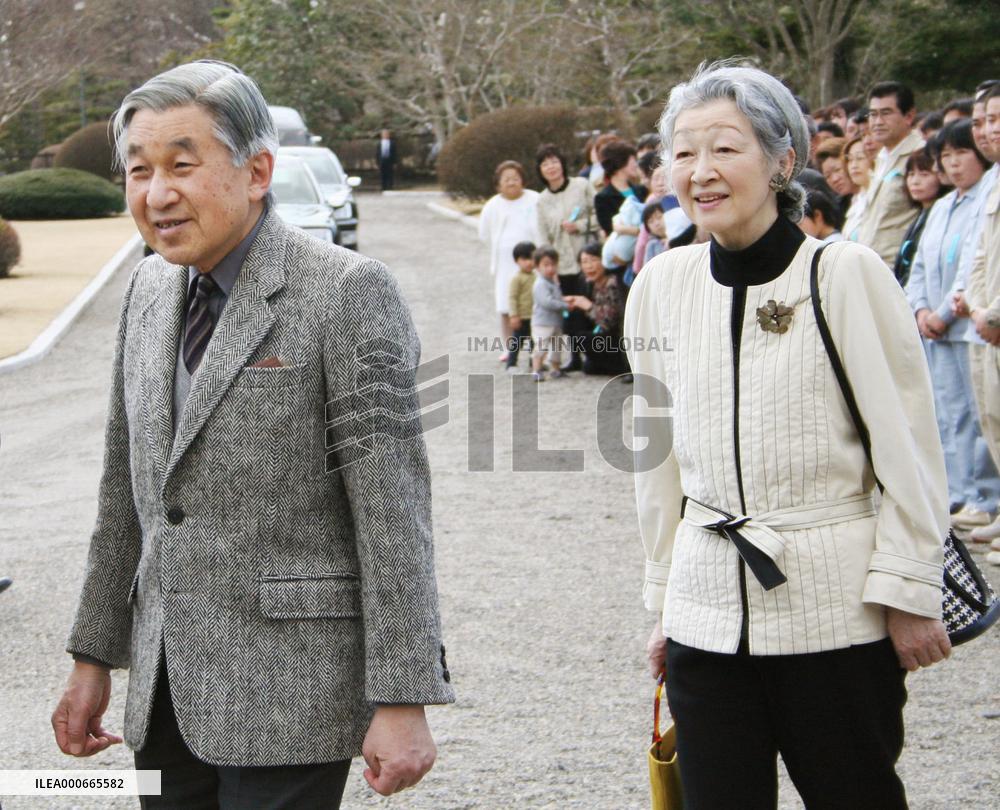 Emperor, empress arrive at ranch to take rest