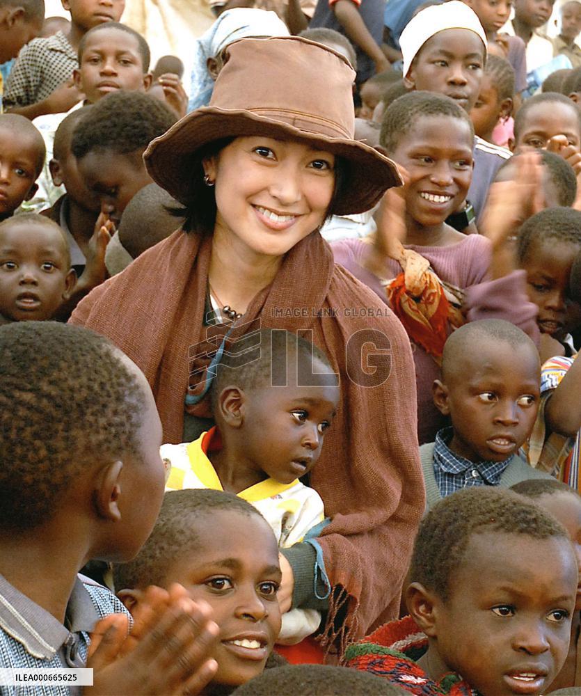 Actress Tsuruta in Kenyan refugee camp as TICAD goodwill envoy