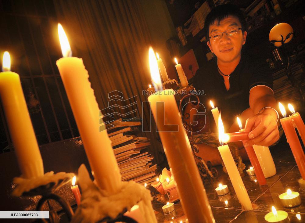 Vietnamese overcoming scars of the war amid economic growth