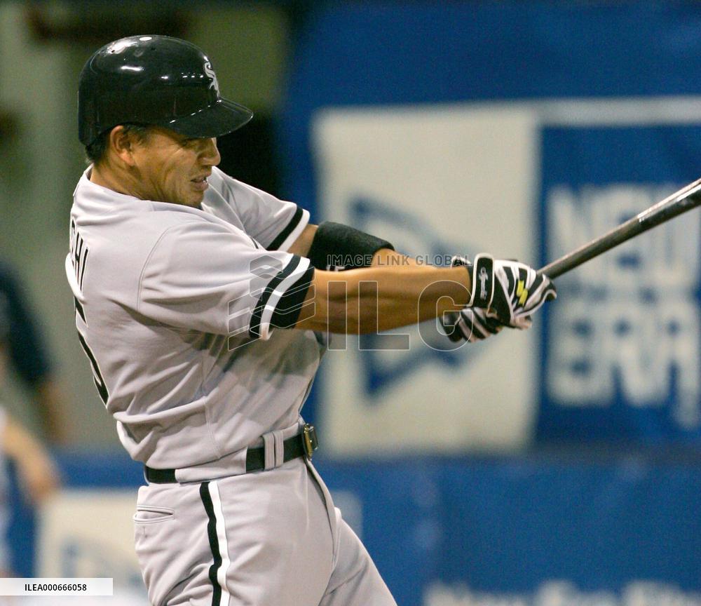 (1)Iguchi hits double, Takatsu picks up 2nd save