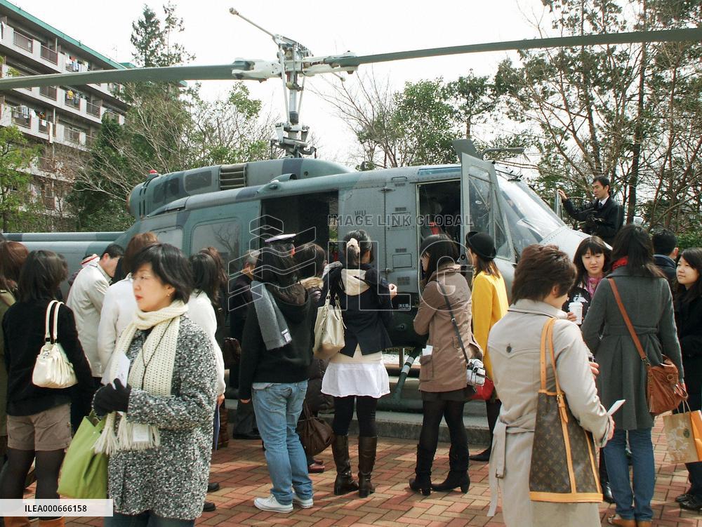 Mishima's suicide room a hot spot in Defense Ministry tour