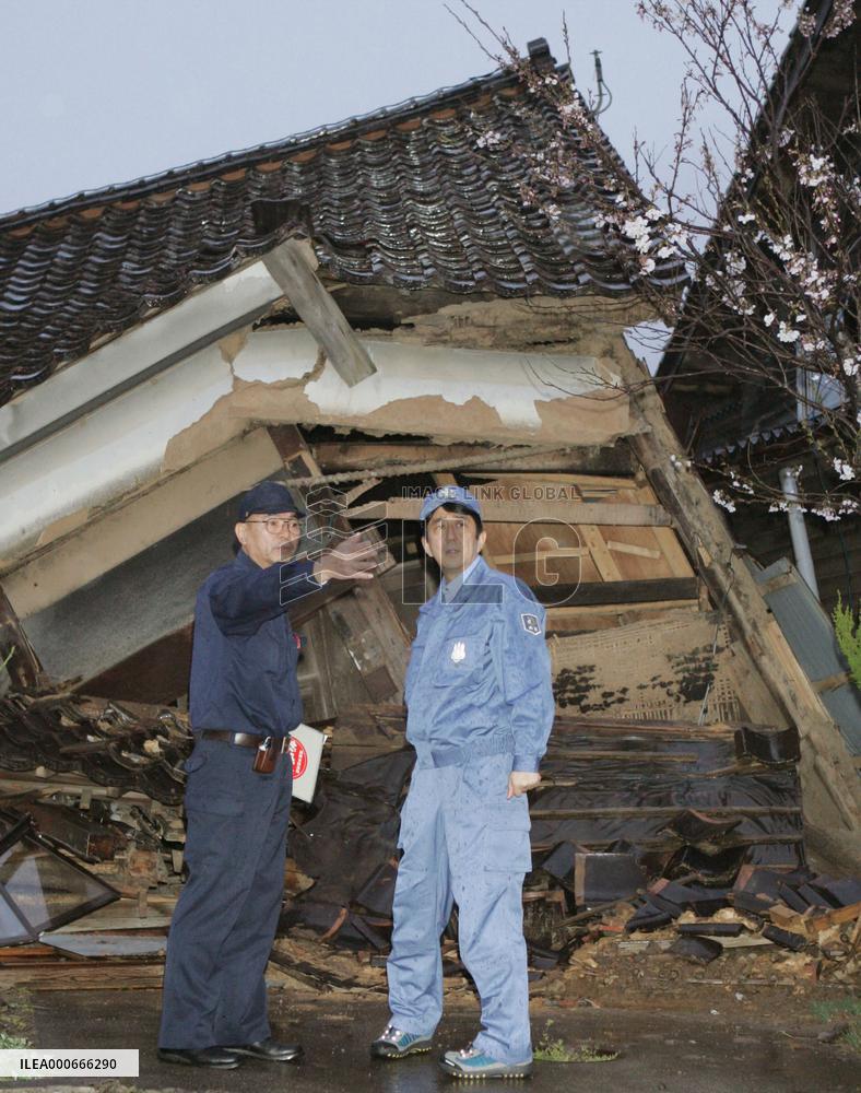Abe visits quake-hit areas, briefed by Wajima mayor