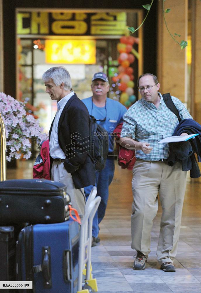 U.S. nuclear experts leave N. Korea nuclear site