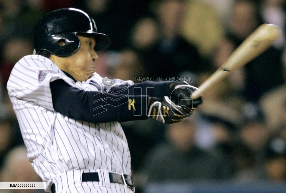 Yankees' Matsui hits single in 4th inning of game vs. Red Sox