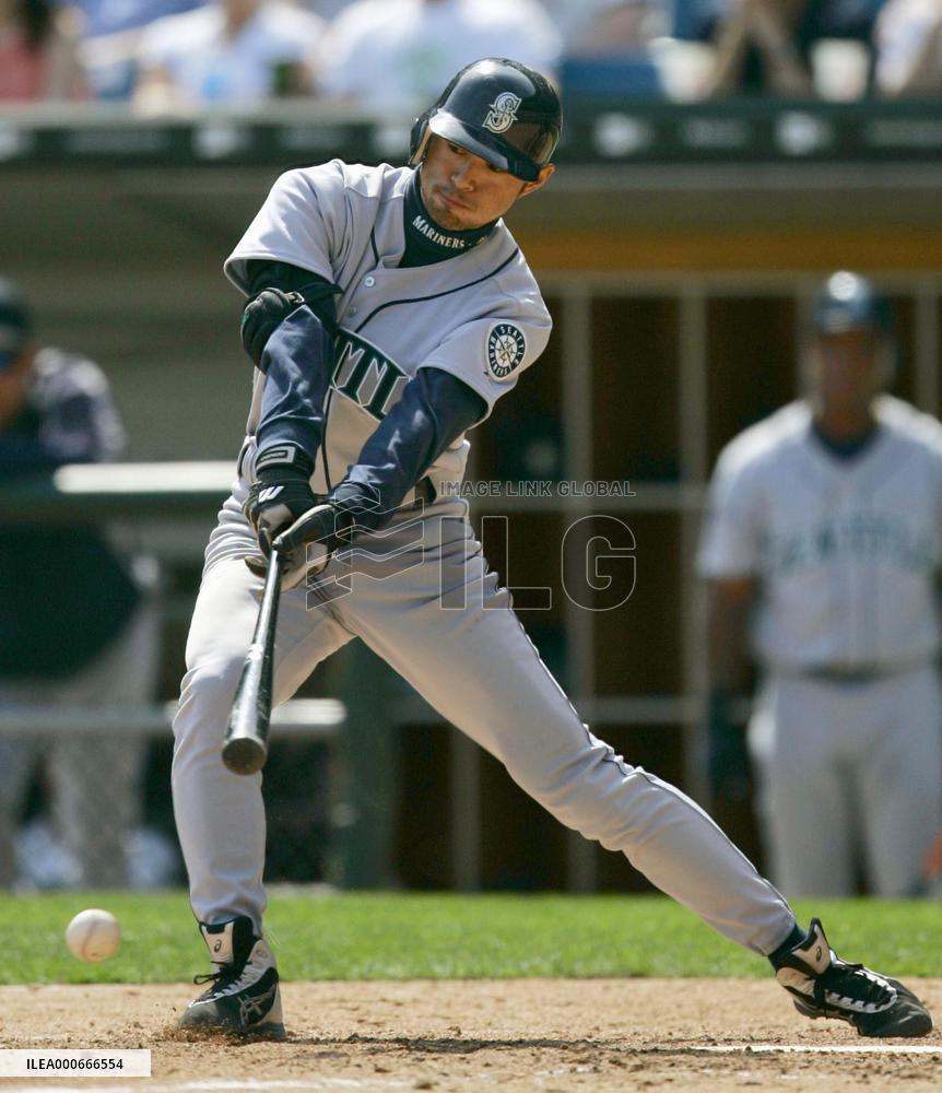 Ichiro goes 3-for-4 against White Sox