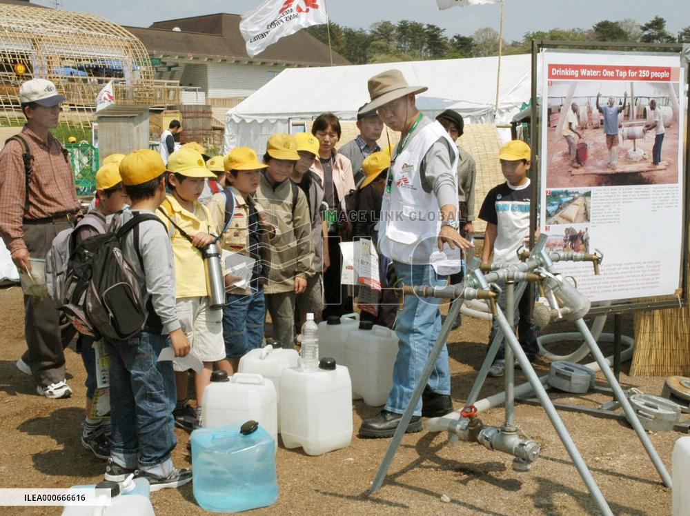 Refugee camp exhibition attracts Aichi Expo visitors