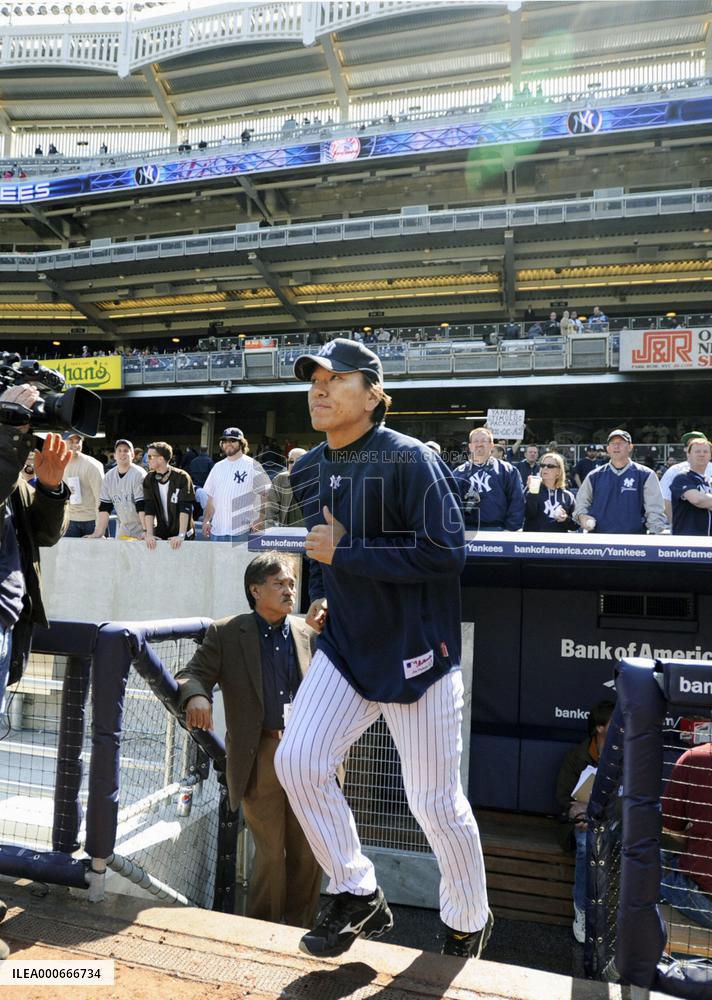 Matsui practices at new Yankee Stadium