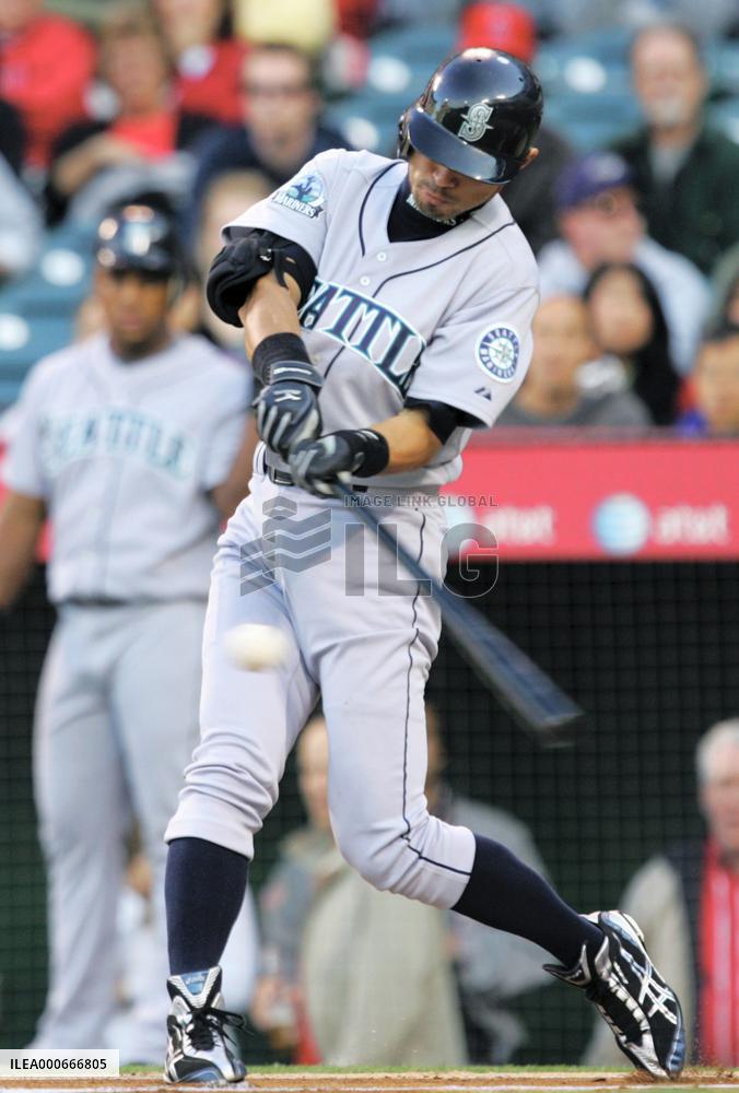 Ichiro goes 2-for-5, Mariners lose 7-6 to Angels