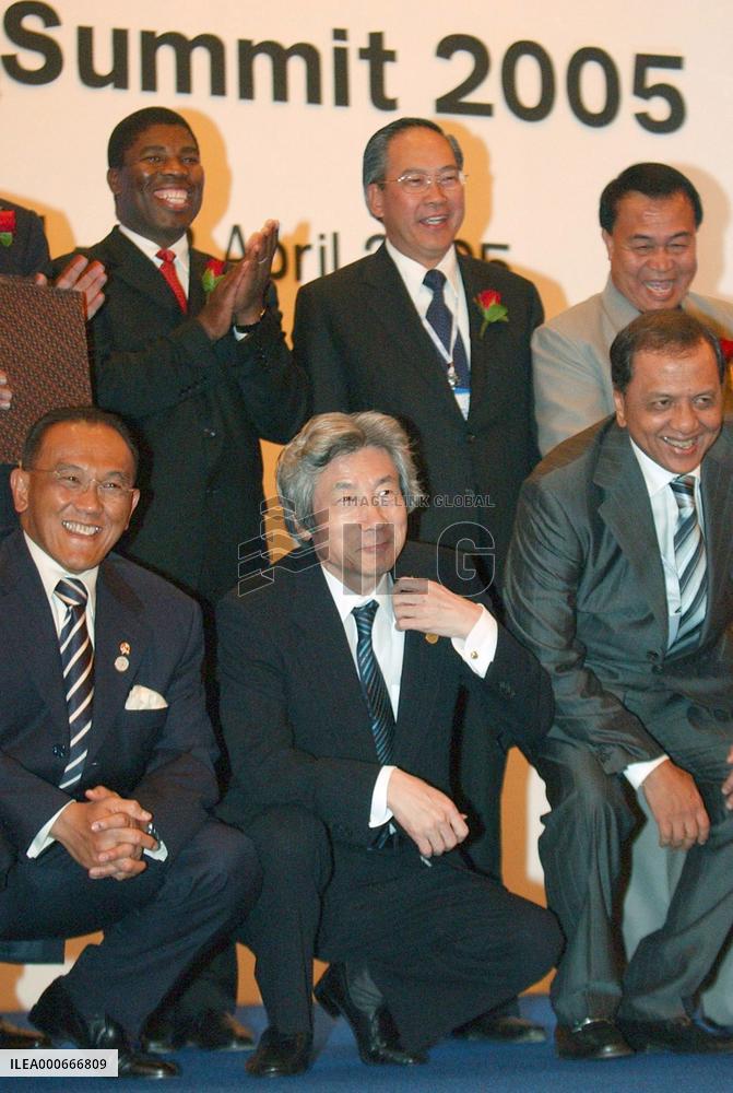(1)Koizumi delivers speech at Asia-Africa business summit