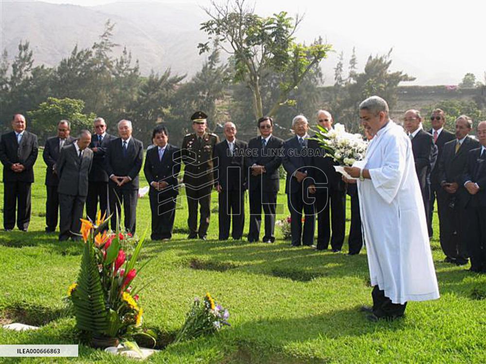 Former hostages in Lima incident visit victims' tombs
