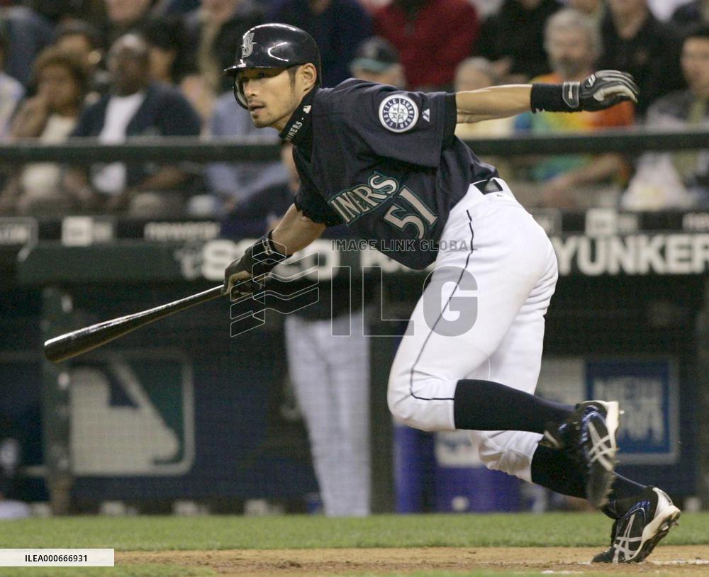 Suzuki gets 2 hits to help Mariners end losing skid