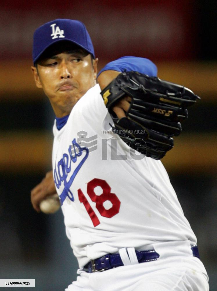 Kuroda gets no-decision in Dodgers' win