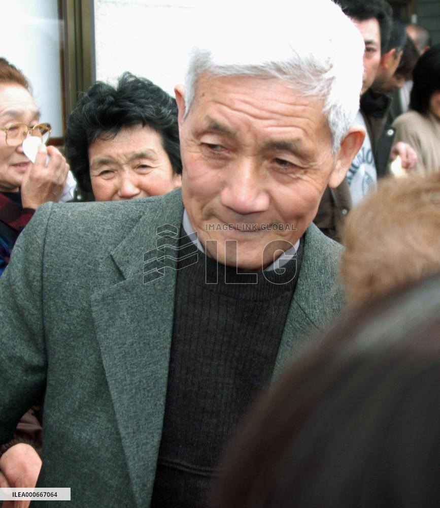 Japanese war veteran leaves hometown after 1st visit in 63 years