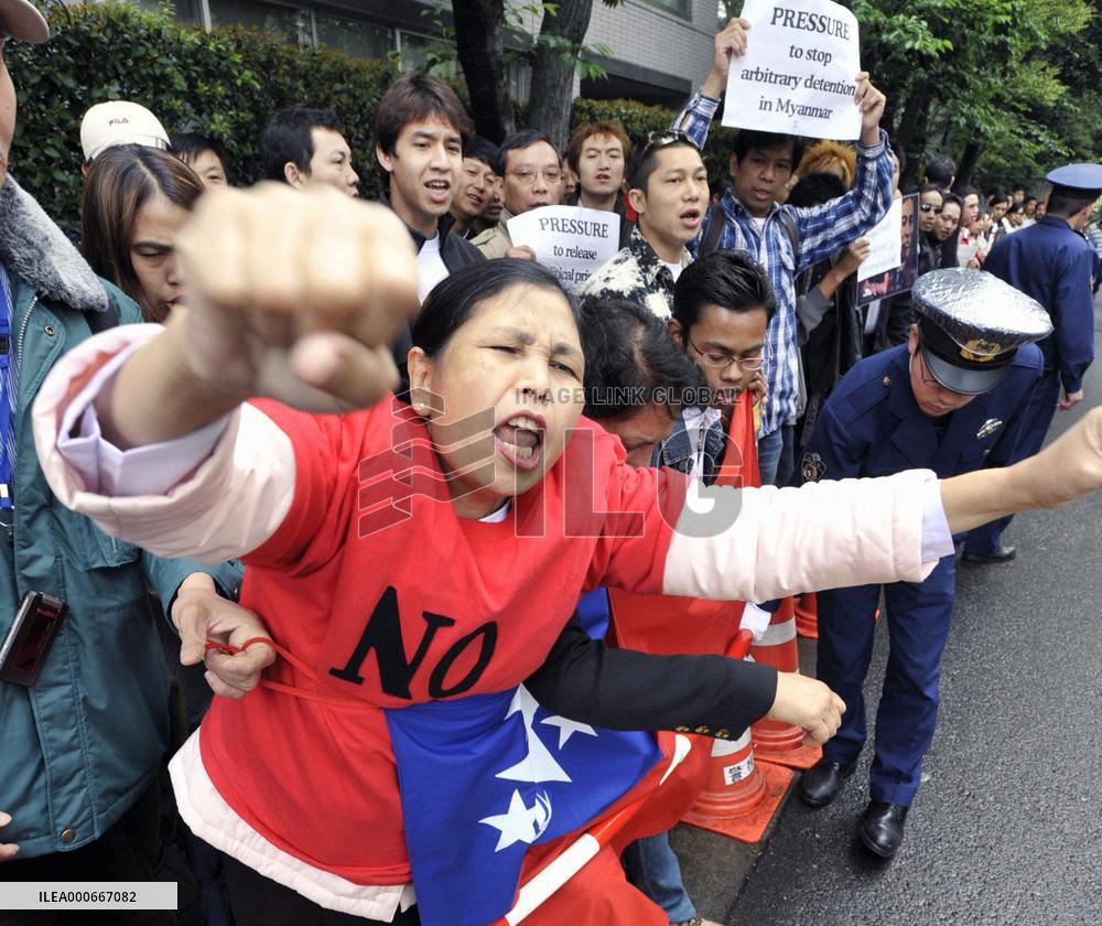 Myanmarese protest at Myanmar Embassy in Tokyo for 2nd day