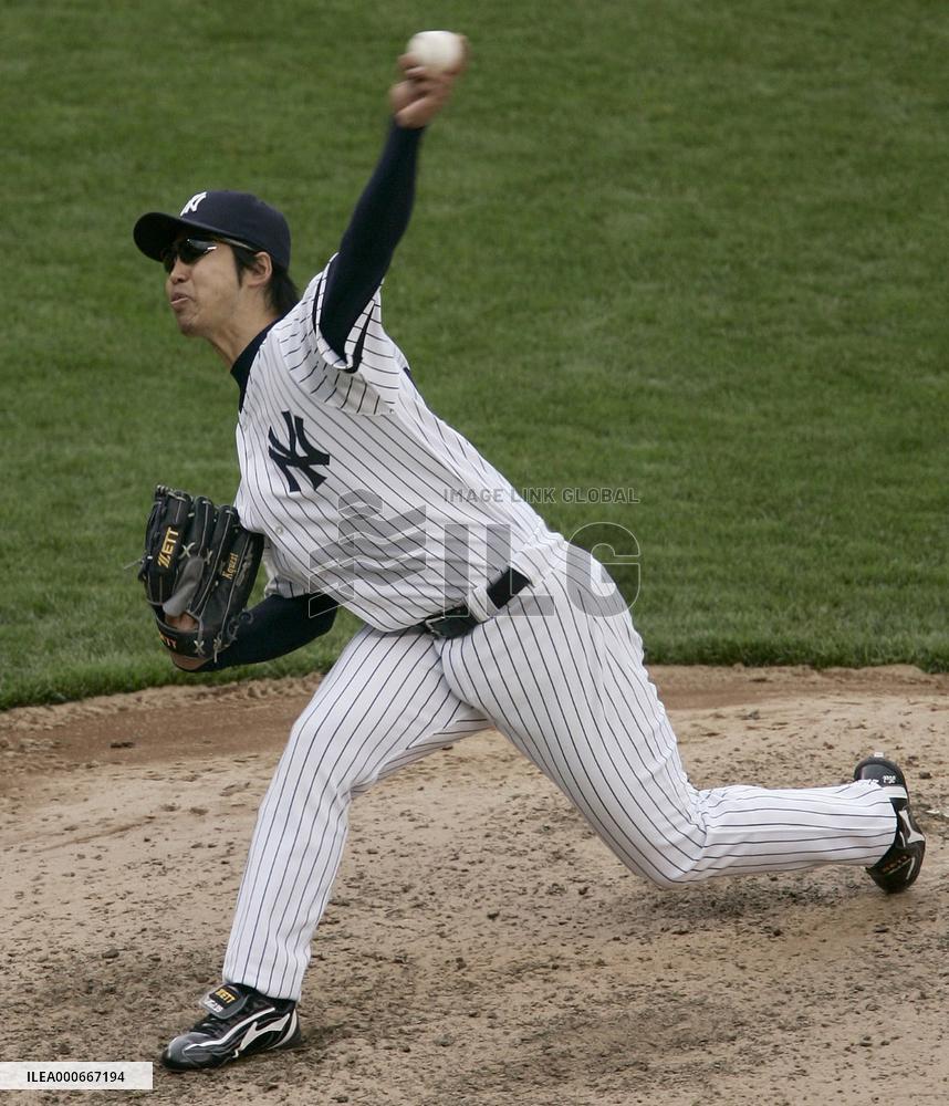 Igawa gets win in relief, Yankees snap losing skid