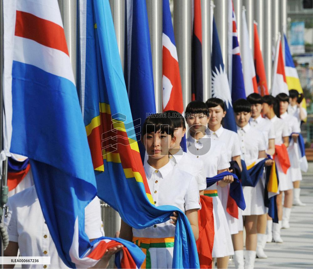 Shanghai Expo set to open with spectacular display on river