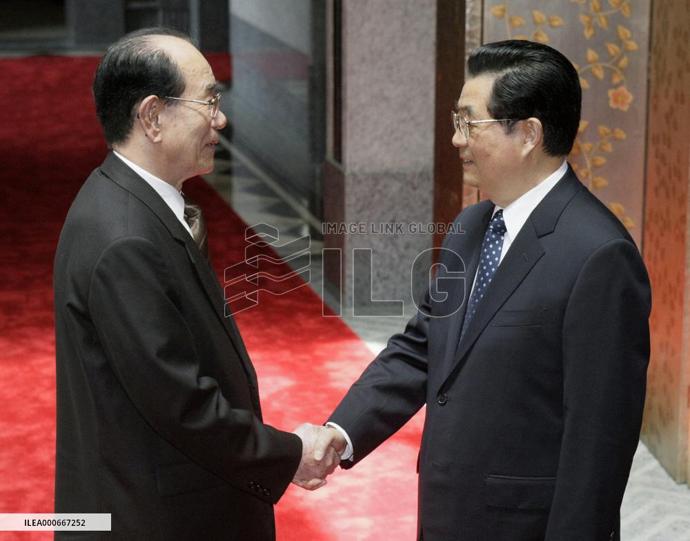 N. Korea's Kim Yong Nam talks with Chinese President Hu