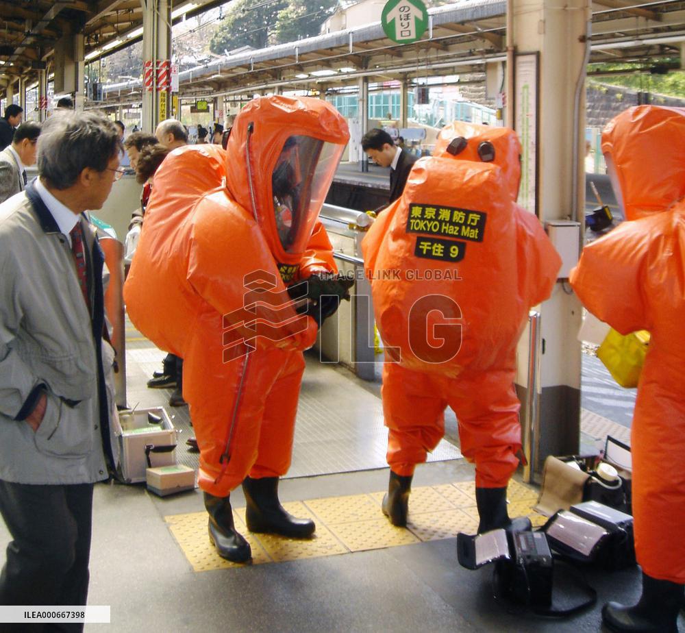 About 27 hurt as suspected thieves use tear gas at Tokyo station
