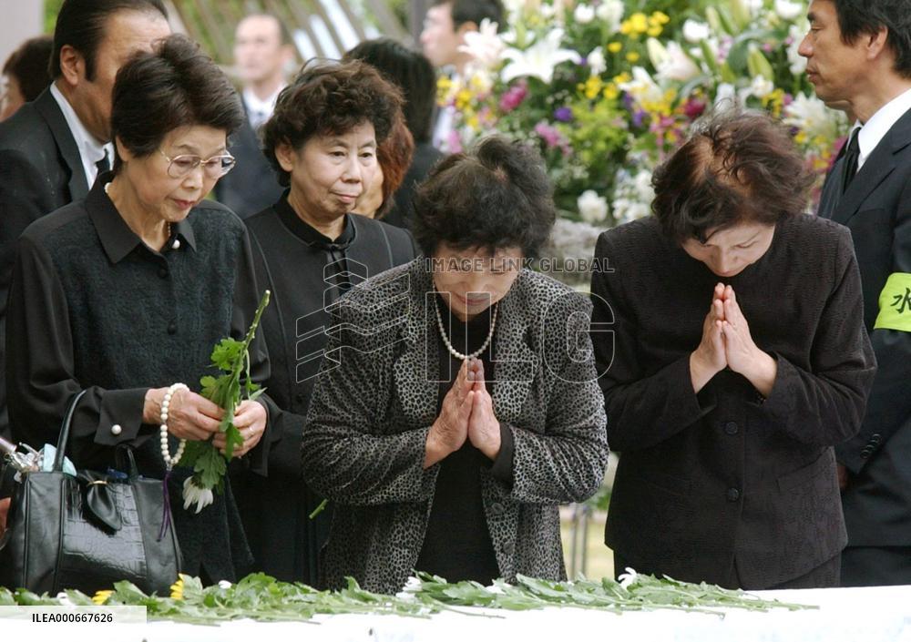 Minamata disease victims mourned on 50th anniv.