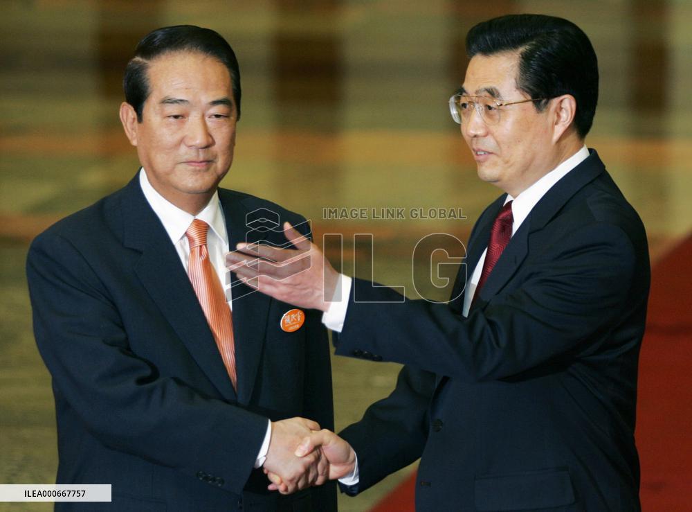 (1)Hu meets Taiwan minor opposition leader