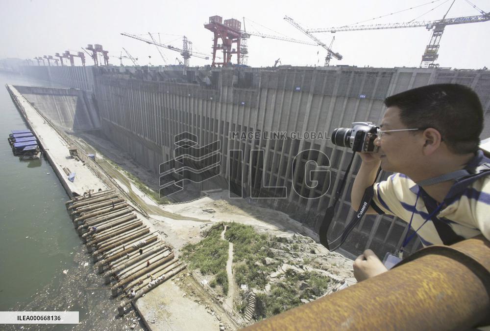 China unveils dam of nearly completed Three Gorges Project